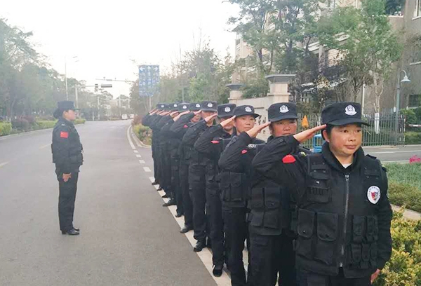 大理隊(duì)列訓(xùn)練中的紳頓保安